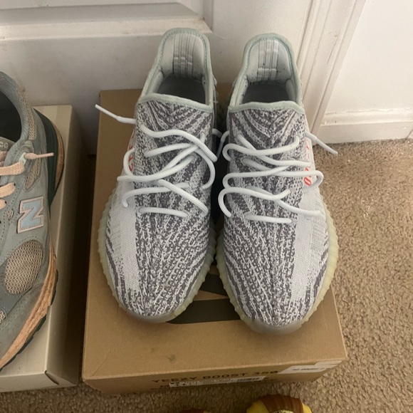 YEEZY SIZE 11.5-13 MENS DON’T BUY NOT $100 - Picture 2 of 8